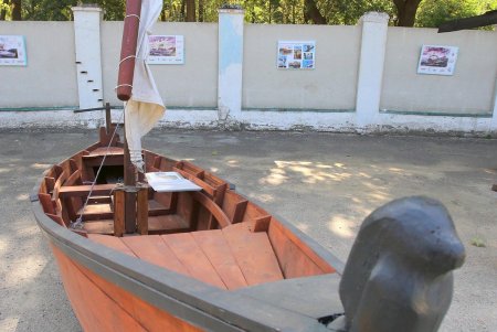 В парк Шевченко «приплыла» казацкая «Чайка» (фоторепортаж)