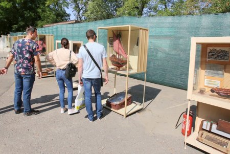 В парк Шевченко «приплыла» казацкая «Чайка» (фоторепортаж)