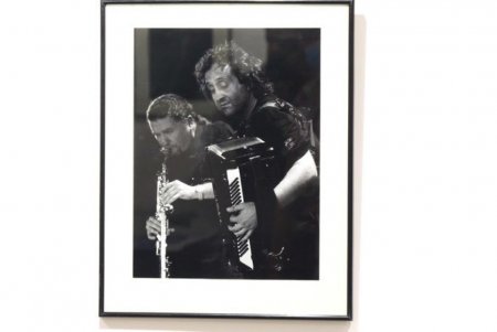 В Летнем театре открылась выставка фотографий, посвященная 20-летней истории Odessa JazzFest (фото)