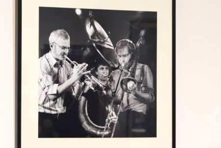 В Летнем театре открылась выставка фотографий, посвященная 20-летней истории Odessa JazzFest (фото)