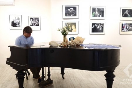 В Летнем театре открылась выставка фотографий, посвященная 20-летней истории Odessa JazzFest (фото)