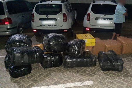 Группа контрабандистов нелегально ввозила из Одесской области в Молдову крупные партии одежды (фото, видео)