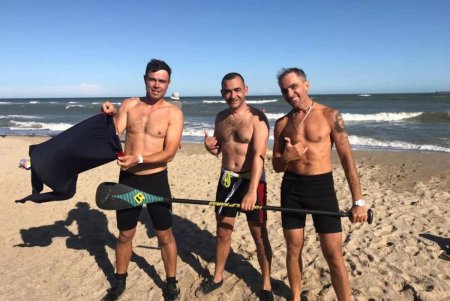 В Черноморске спортсмены-гребцы спасли тонущего мужчину (фото)