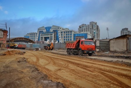 На улице Новощепной Ряд стартовал новый этап укладки трамвайных путей (фото)