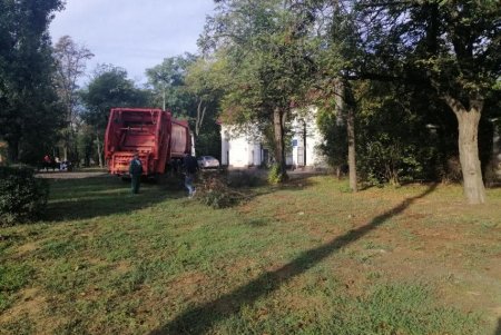 Коммунальщики очистили въезды в Одессу со стороны Малиновского района