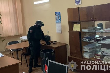 Полицейские провели тактико-специальные учения накануне местных выборов (фото, видео)