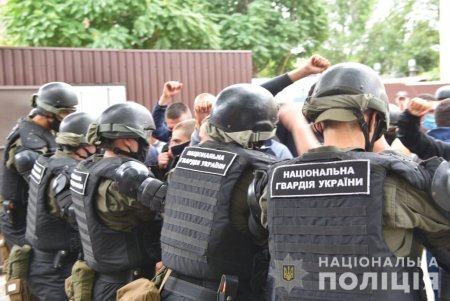 Полицейские провели тактико-специальные учения накануне местных выборов (фото, видео)
