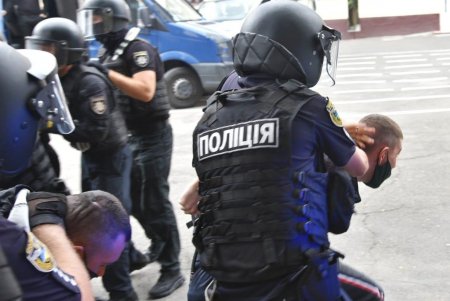 Полицейские провели тактико-специальные учения накануне местных выборов (фото, видео)