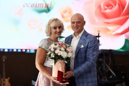 День учителя: одесским педагогам вручили почетные награды (фоторепортаж)
