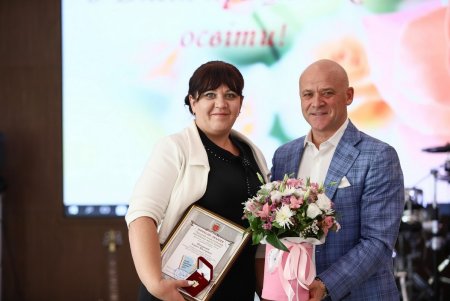 День учителя: одесским педагогам вручили почетные награды (фоторепортаж)