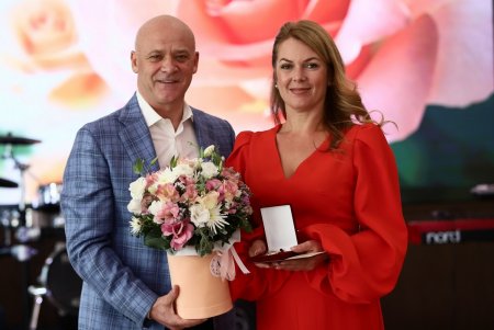 День учителя: одесским педагогам вручили почетные награды (фоторепортаж)