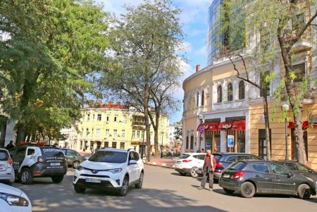 Греческая площадь – одна из центральных и самых узнаваемых в Одессе (фоторепортаж)