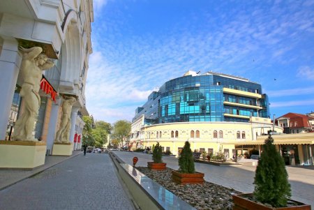 Греческая площадь – одна из центральных и самых узнаваемых в Одессе (фоторепортаж)