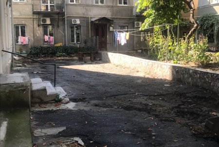 На Коблевской ремонтируют внутридомовую территорию (фото)