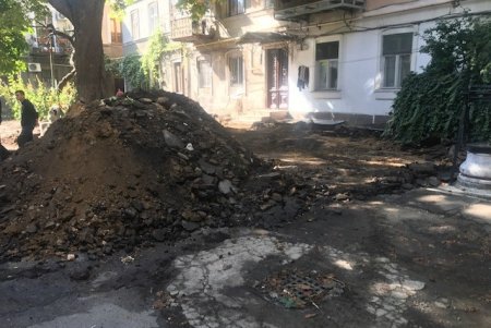 На Коблевской ремонтируют внутридомовую территорию (фото)