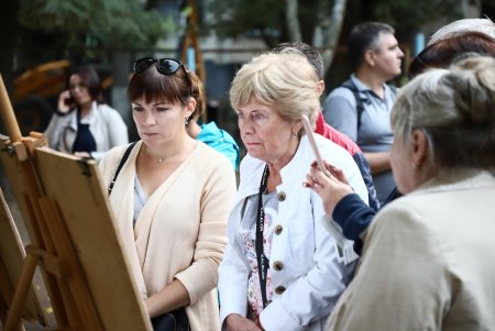 Жителям домов на Марсельской и Крымской представили проект благоустройства дворов (фото)