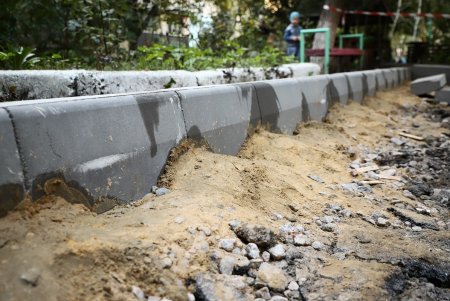Жителям домов на Марсельской и Крымской представили проект благоустройства дворов (фото)
