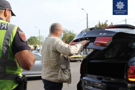 Полиция провела на улицах города рейд по выявлению авто с 3D-номерами, за которые грозит штраф (фото)
