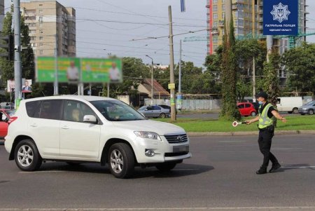 Полиция провела на улицах города рейд по выявлению авто с 3D-номерами, за которые грозит штраф (фото)