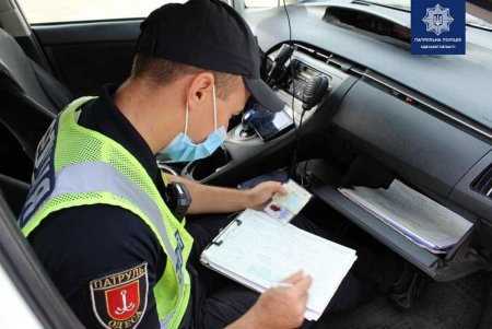 Полиция провела на улицах города рейд по выявлению авто с 3D-номерами, за которые грозит штраф (фото)