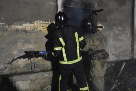 Более 20 спасателей тушили утренний пожар в Суворовском районе (фото)