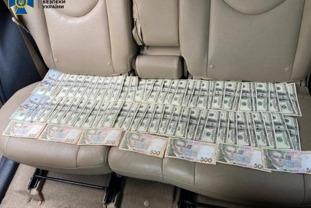 Более 6 тыс. долларов за аренду земли вымогали у коммерсантов руководители Таировского поссовета (фото)