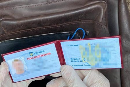 Более 6 тыс. долларов за аренду земли вымогали у коммерсантов руководители Таировского поссовета (фото)