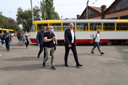 В городском электротранспорте для удобства одесситов внедряют безналичную оплату (фоторепортаж)