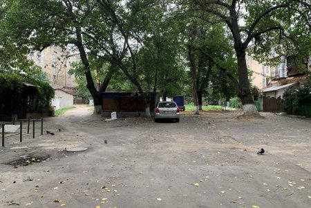 В районе Нового рынка ремонтируют внутридомовую территорию: заменят покрытие и обустроят площадку для бытовых отходов (фото)