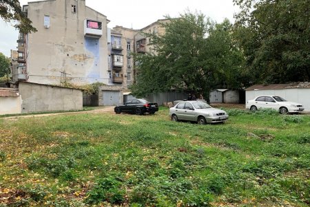 В районе Нового рынка ремонтируют внутридомовую территорию: заменят покрытие и обустроят площадку для бытовых отходов (фото)
