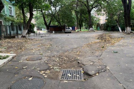 В районе Нового рынка ремонтируют внутридомовую территорию: заменят покрытие и обустроят площадку для бытовых отходов (фото)