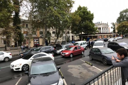 Четыре авто столкнулись на Старосенной: район жд вокзала в пробках (фото)