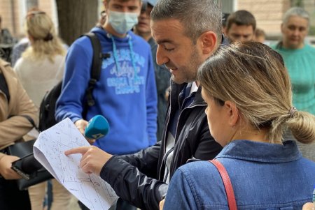 В доме на Садовой частное заведение закрыло вход в квартиру одесситки, установив ворота: городские власти распорядились вернуть доступ (фото)