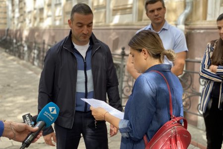 В доме на Садовой частное заведение закрыло вход в квартиру одесситки, установив ворота: городские власти распорядились вернуть доступ (фото)