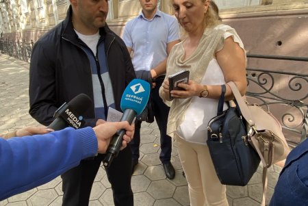 В доме на Садовой частное заведение закрыло вход в квартиру одесситки, установив ворота: городские власти распорядились вернуть доступ (фото)