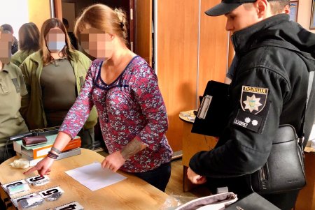 Медик Одесского СИЗО пыталась пронести запрещенные предметы в нижнем белье