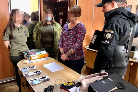 Медик Одесского СИЗО пыталась пронести запрещенные предметы в нижнем белье