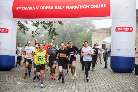 Участники юбилейного полумарафона «5th Tavria V Odesa Half Marathon - 2020» получили памятные медали (фото)