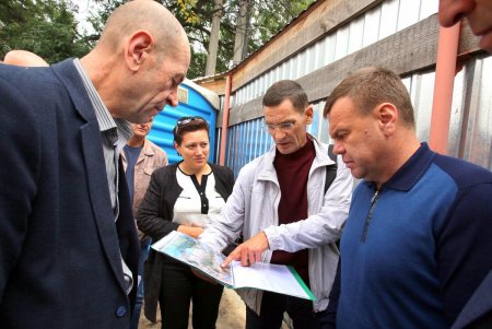 Строительство Центра админуслуг в Малиновском районе (фоторепортаж)