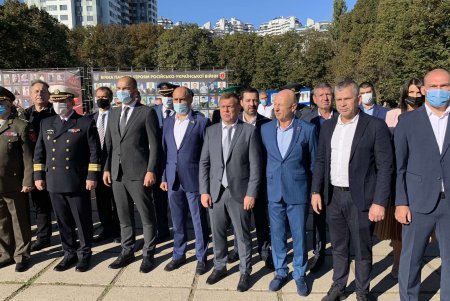 Одесситы отмечают День защитника Украины (фото)