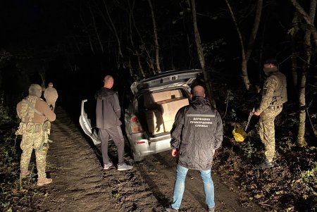 Пограничники с выстрелами остановили автомобиль с контрабандными сигаретами (фото, видео)