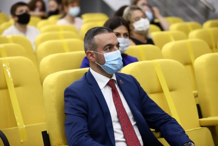 Встречей педагогов в Приморском районе завершился недельный Открытый образовательный форум (фото)