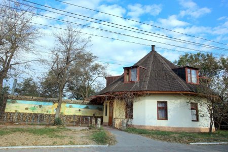 Октябрьская Лузановка: чайки, коты и почти пустой пляж (фоторепортаж)