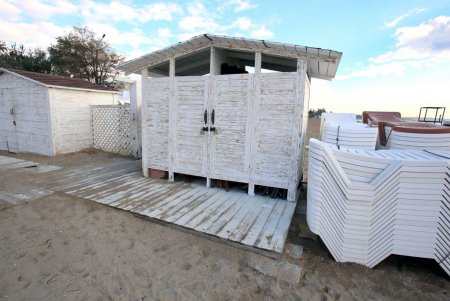 Октябрьская Лузановка: чайки, коты и почти пустой пляж (фоторепортаж)