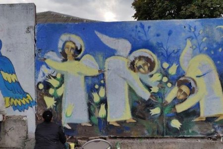 Неравнодушные одесситы разрисовали забор возле онкодиспансера яркими рисунками (фото)