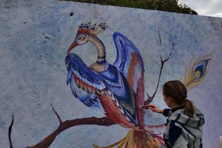 Неравнодушные одесситы разрисовали забор возле онкодиспансера яркими рисунками (фото)