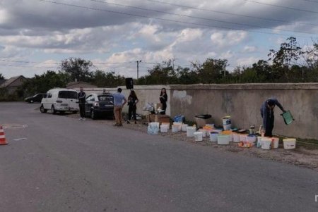 Неравнодушные одесситы разрисовали забор возле онкодиспансера яркими рисунками (фото)