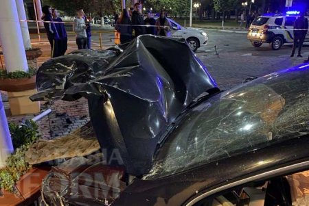 Смертельное ДТП в Измаиле: от сильного удара водитель вылетел из авто через пассажирское окно (фото, обновлено)