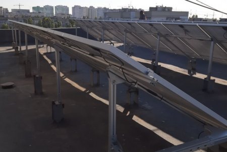 На поселке Котовского запустили проект установки солнечных батарей на крышах многоэтажных домов (фото)