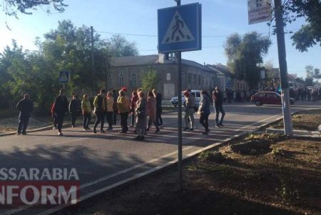 Трасса Одесса – Рени перекрыта митингующими против закрытия рынка на карантин (фото)